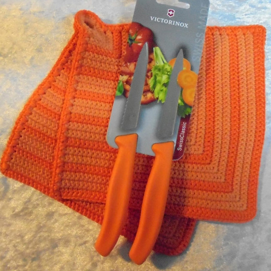 Victorinox 6.7796.L9B kuhinjski nož set 2/1 reckavi + ravan narandžasti